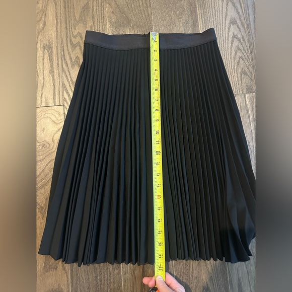 Theory  "Zeya Urban" Knife Pleat A Line Wool blends Skirt, Black small - Picture 6 of 6